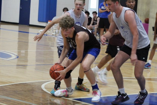 The Flat Rock and Southgate Anderson boys' basketball teams were...