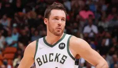 Bucks fan favorite makes $9.4 million contract decision image