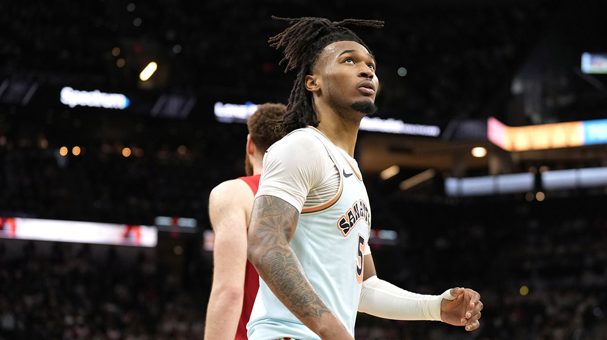 San Antonio Spurs guard Stephon Castle (5) looks to the scoreboard during the second half against the Toronto Raptors at Frost Bank Center.