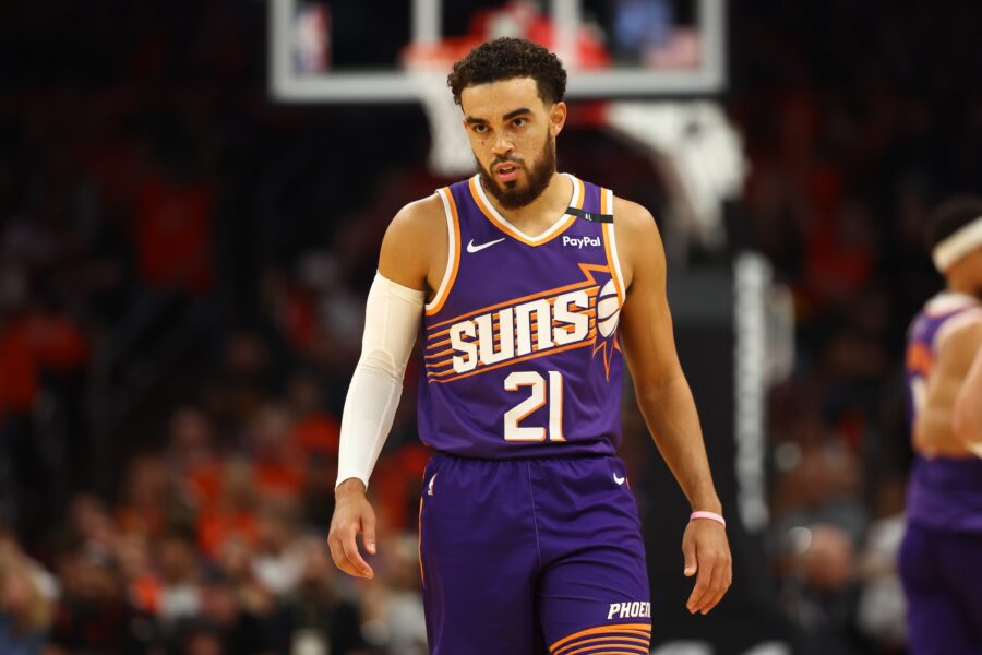 Tyus Jones Among Point Guards On Kings’ Radar