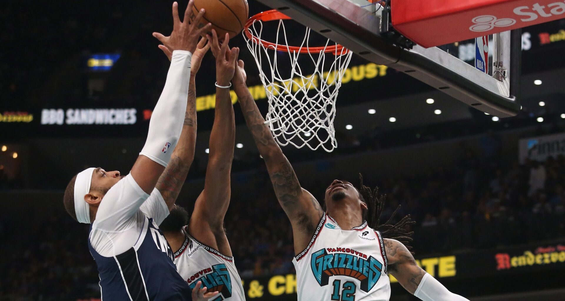 Los Angeles Lakers Eye Daniel Gafford's Defensive Prowess in NBA