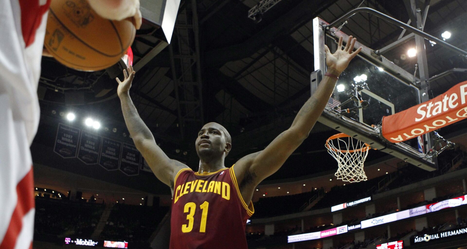 Jawad Williams Inspires Cavaliers Fans with Emotional Coaching Return