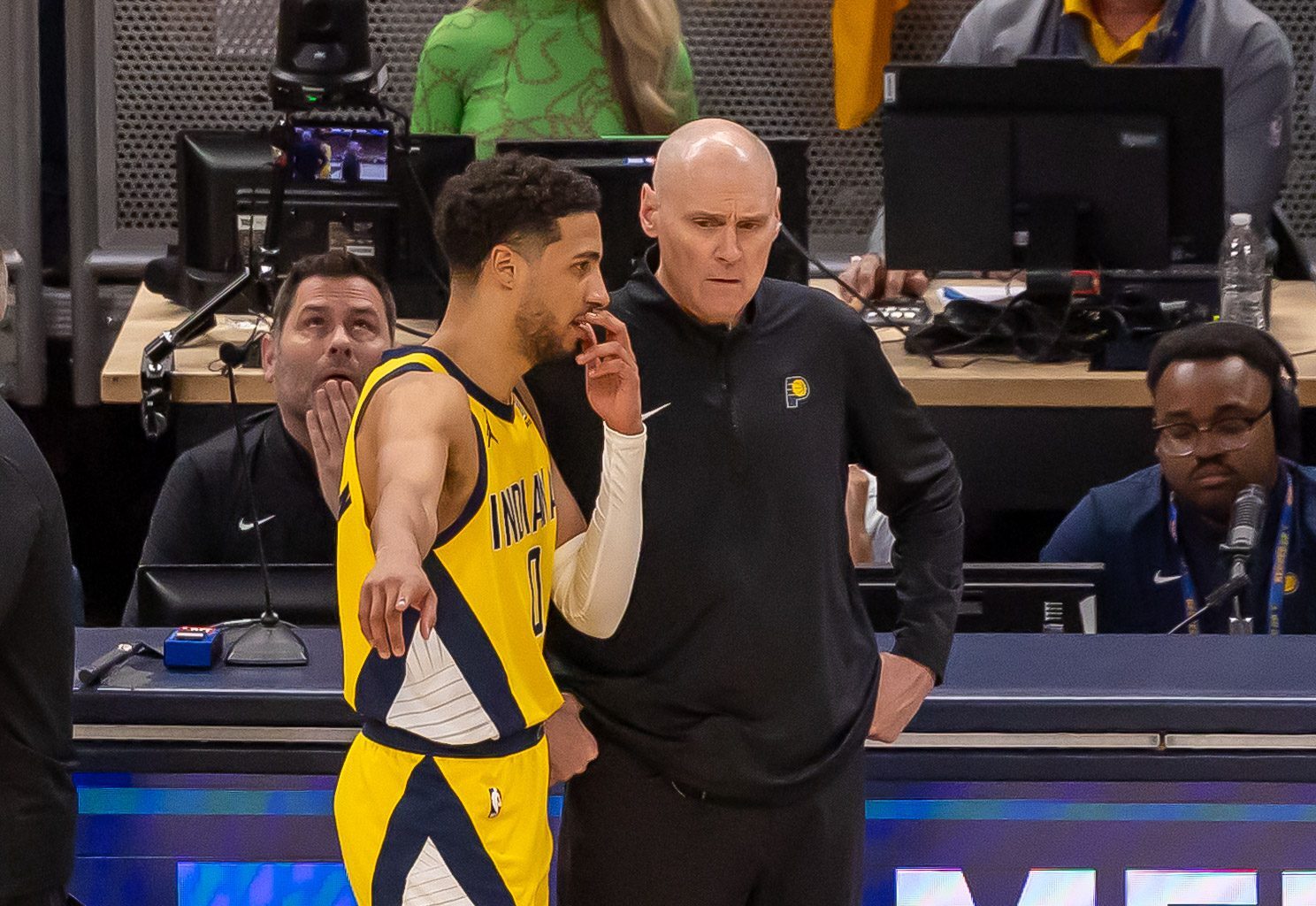 Pacers lead the Knicks 58-54 at halftime in Game 6 of ECF