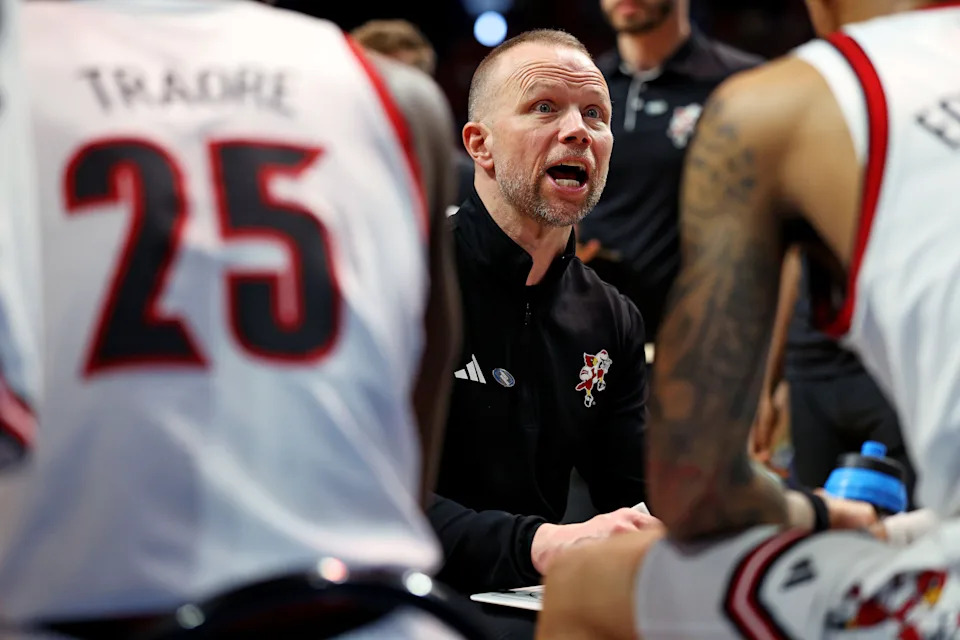 Mar 20, 2025; Lexington, KY, USA; Louisville Cardinals head coach Pat Kelsey talks to his team in a time out during the second half against the Creighton Bluejays in the first round of the NCAA Tournament at Rupp Arena. Mandatory Credit: Jordan Prather-Imagn Images