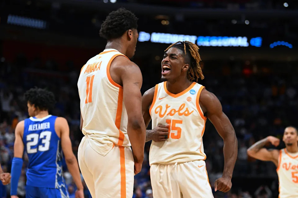 Tennessee Volunteers forward Tobe Awaka (11) and guard Jahmai Mashack (15).Lon Horwedel&sol;USA TODAY Sports