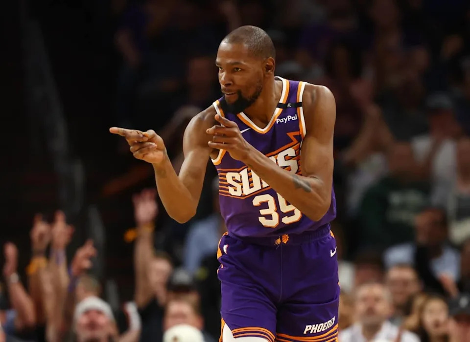 Mar 24, 2025; Phoenix, Arizona, USA; Phoenix Suns forward Kevin Durant (35) reacts against the Milwaukee Bucks at Footprint Center. Mandatory Credit: Mark J. Rebilas-Imagn Images© Mark J. Rebilas-Imagn Images
