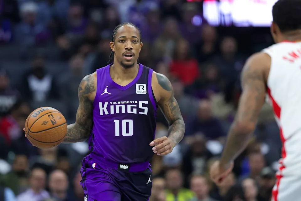 Sacramento, California, USA; Sacramento Kings forward DeMar DeRozan (10) dribbles the ball up the court during the first quarter against the Houston Rockets at Golden 1 Center. Mandatory Credit: Sergio Estrada-Imagn ImagesSacramento&comma; California&comma; USA&semi; Sacramento Kings forward DeMar DeRozan &lpar;10&rpar; dribbles the ball up the court during the first quarter against the Houston Rockets at Golden 1 Center&period; Mandatory Credit&colon; Sergio Estrada-Imagn Images