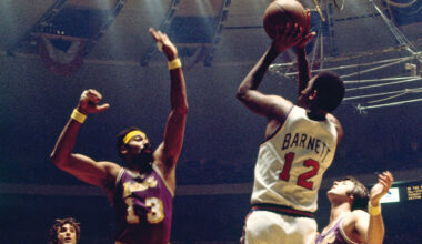 Dick Barnett shoots over Wilt Chamberlain at Madison Square Garden in 1972.
