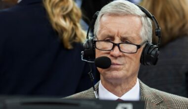 Fans unhappy with Mike Breen call of big Pascal Siakam dunk