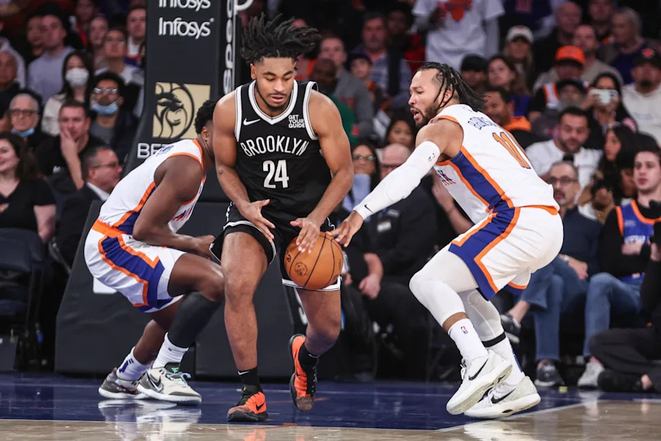 New York Knicks guard Jalen Brunson (11) and Brooklyn Nets guard Cam Thomas (24).© Wendell Cruz-Imagn Images
