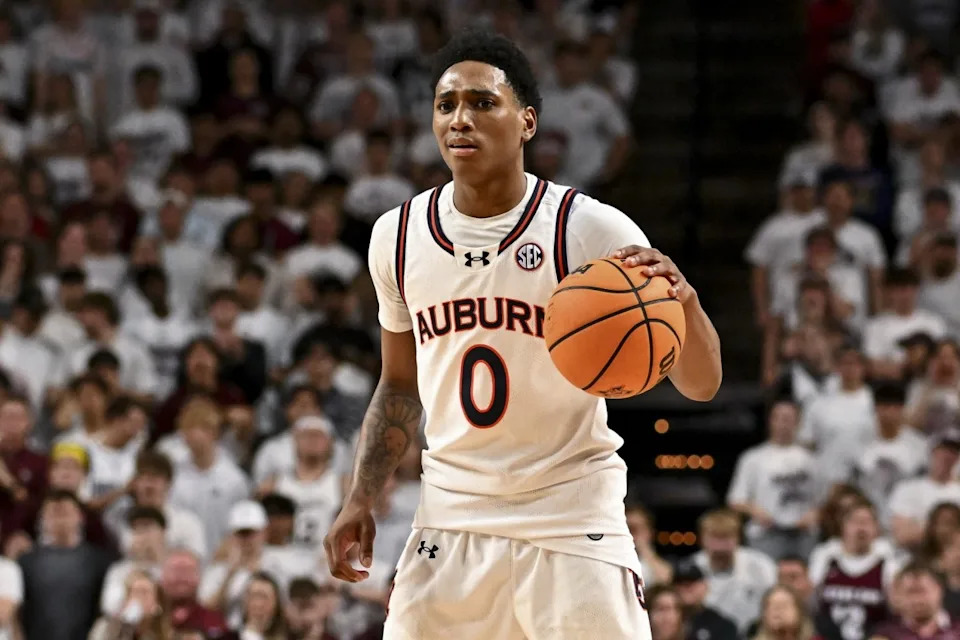 Auburn Tigers guard Tahaad Pettiford© Maria Lysaker-Imagn Images