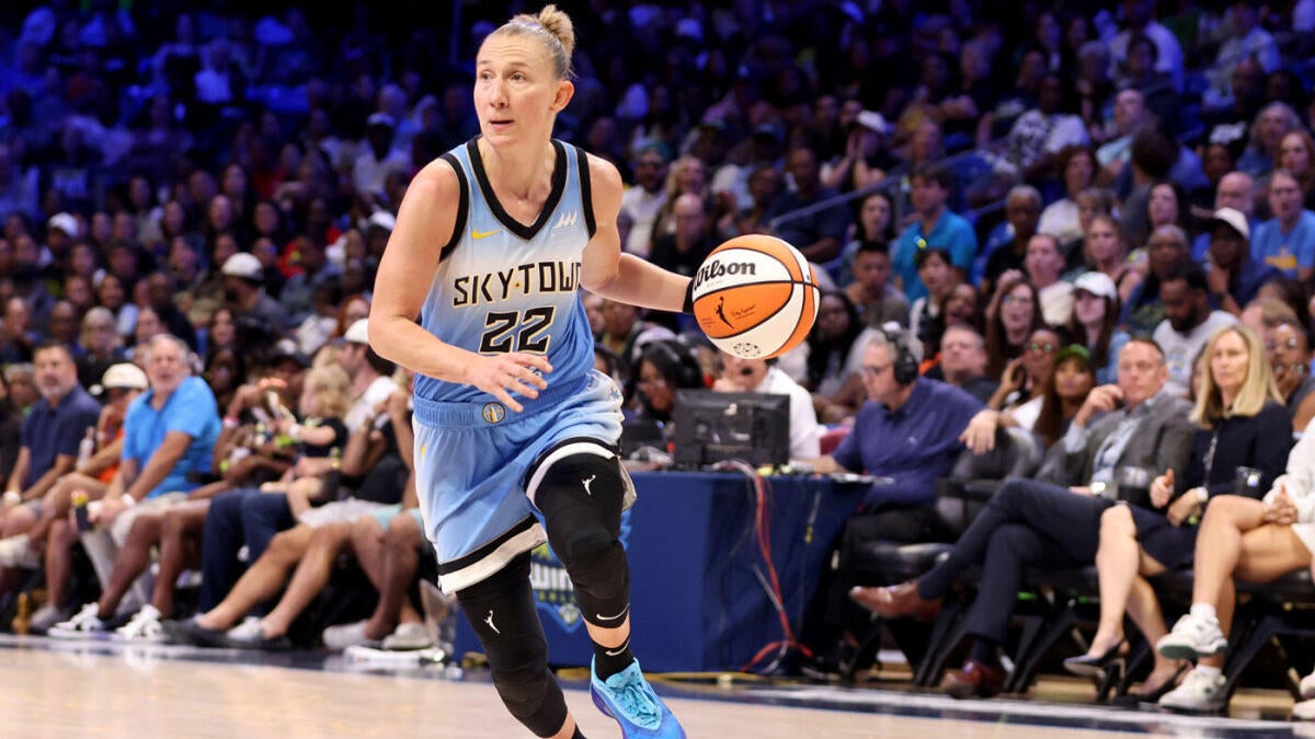 Courtney Vandersloot injury: Chicago Sky legend suffered torn ACL vs. Fever, will miss rest of 2025 season