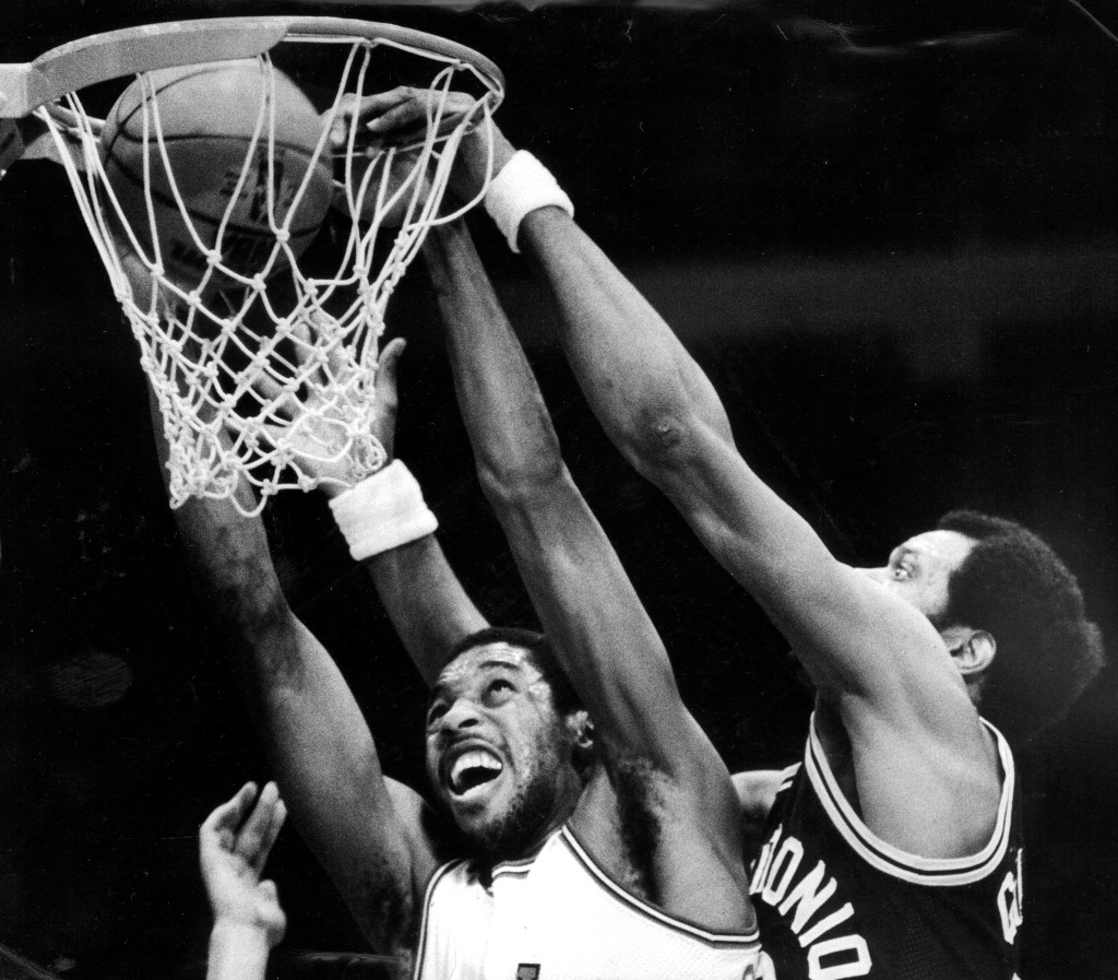 Former Chicago Bulls forward dies at 68