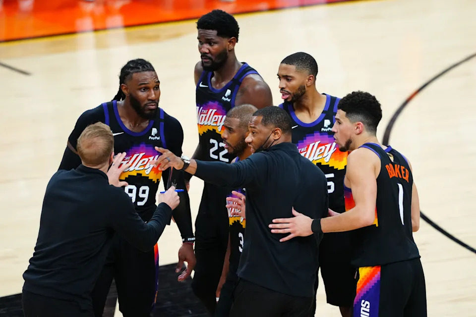 Jul 17, 2021; Phoenix, Arizona, USA; Phoenix Suns assistant coach Willie Green (center) in the huddle with Chris Paul (3), Jae Crowder (99), Deandre Ayton (22), Mikal Bridges (25) and Devin Booker (1) against the Milwaukee Bucks during game five of the 2021 NBA Finals at Phoenix Suns Arena. Mandatory Credit: Mark J. Rebilas-USA TODAY Sports