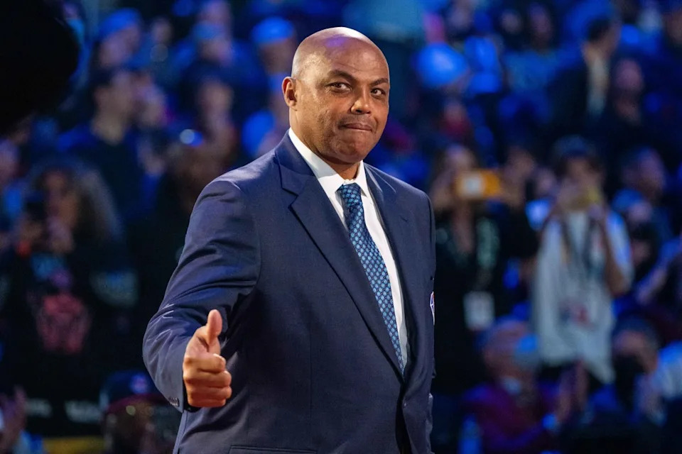 NBA legend Charles Barkley giving a thumbs up.© Kyle Terada-Imagn Images
