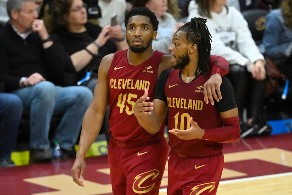 Cleveland Cavaliers guards Donovan Mitchell and Darius Garland© David Richard-Imagn Images