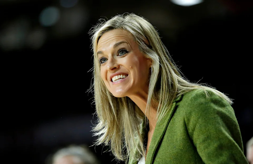 As first-year OU coach Jennie Baranczyk prepares to take her Sooners to her home state of Iowa, OU is looking to regain its early season momentum.
asdf