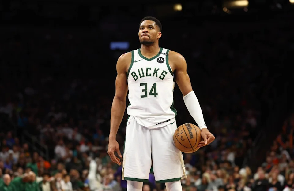 Phoenix, Arizona, USA; Milwaukee Bucks forward Giannis Antetokounmpo (34) against the Phoenix Suns at Footprint Center. Mandatory Credit: Mark J. Rebilas-Imagn ImagesMandatory Credit&colon; Mark J&period; Rebilas-Imagn Images