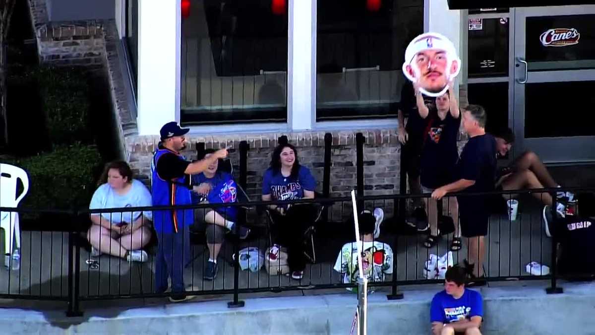 Thunder fans wait at Raising Cane's before Alex Caruso's 'shift'