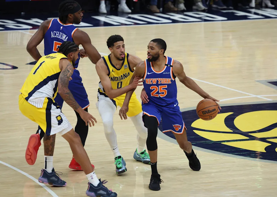 May 27, 2025; Indianapolis, Indiana, USA; New York Knicks forward Mikal Bridges (25) drives to the hoop past Indiana Pacers guard Tyrese Haliburton (0) and forward Obi Toppin (1) during the first quarter of game four of the Eastern Conference Finals for the 2025 NBA Playoffs at Gainbridge Fieldhouse.© Trevor Ruszkowski-Imagn Images