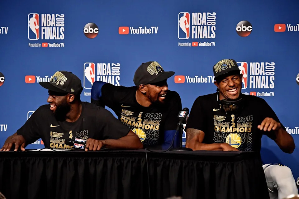 Golden State Warriors forwards Draymond Green (23), Kevin Durant (35) and Andre Iguodala (9).© Ken Blaze-Imagn Images