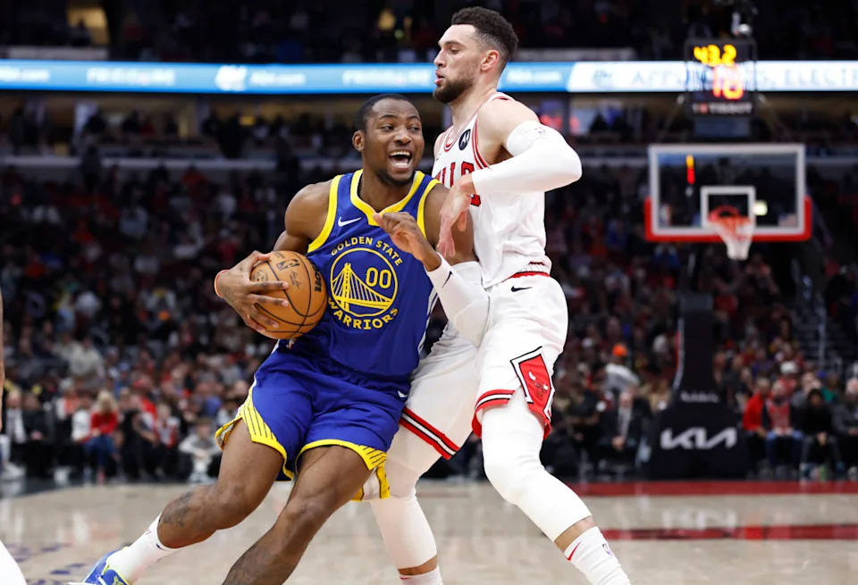 Jan 12, 2024; Chicago, Illinois, USA; Golden State Warriors forward Jonathan Kuminga (00) drives against Chicago Bulls guard Zach LaVine (8) during the first half at United Center. © Kamil Krzaczynski-Imagn Images