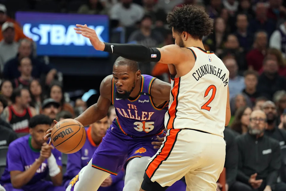 Phoenix Suns forward Kevin Durant (35) drives against Detroit Pistons guard Cade Cunningham (2) during the first half at Footprint Center in Phoenix on Saturday, Dec. 21, 2024.