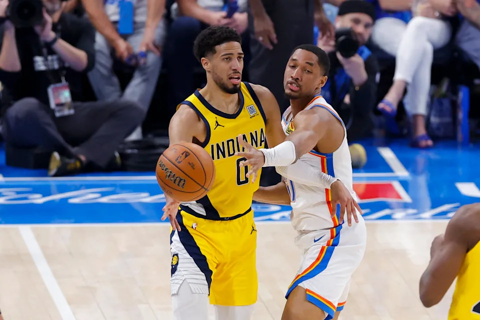 Indiana Pacers guard Tyrese Haliburton (0) looks to pass the ball while defended by Oklahoma City Thunder guard Aaron Wiggins (21)Alonzo Adams-Imagn Images