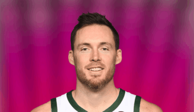 Pat Connaughton exercises player option for 2025-26