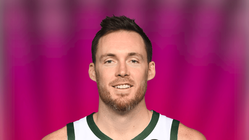 Pat Connaughton exercises player option for 2025-26
