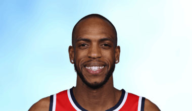 Khris Middleton picks up $33.3 million player option to remain in Washington - HoopsHype