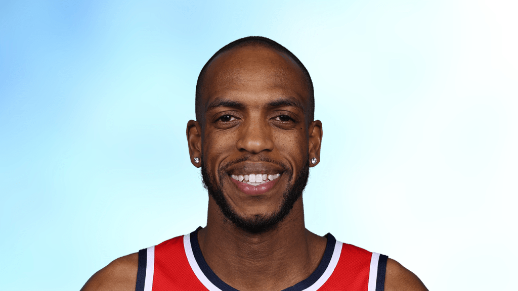 Khris Middleton picks up $33.3 million player option to remain in Washington - HoopsHype