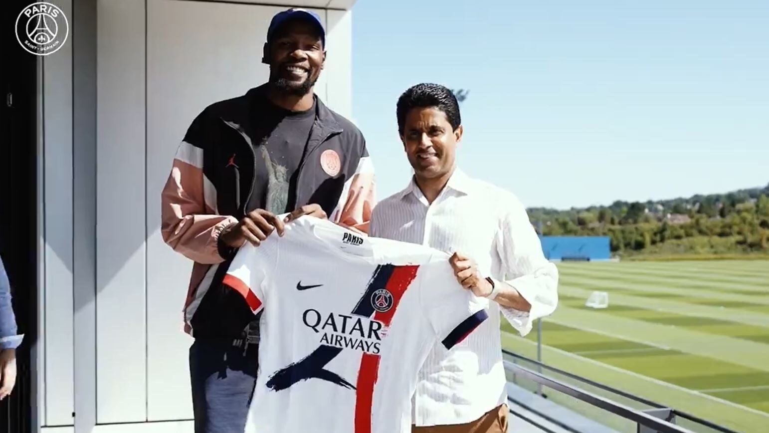 Kevin Durant poses with a PSG uniform...