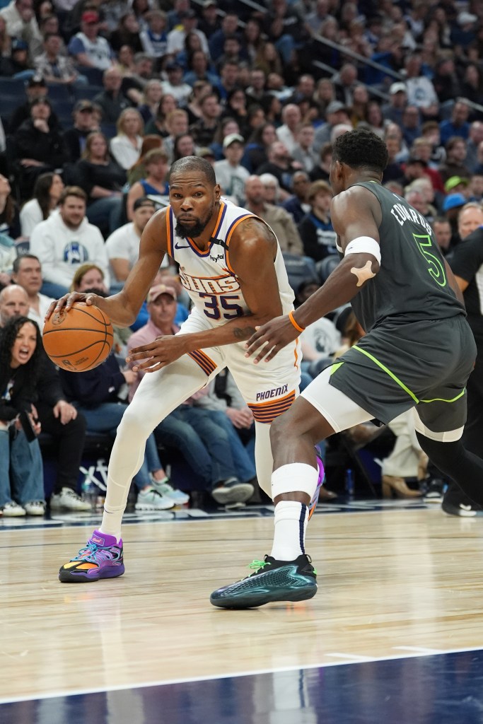 Kevin Durant dribbling the basketball.