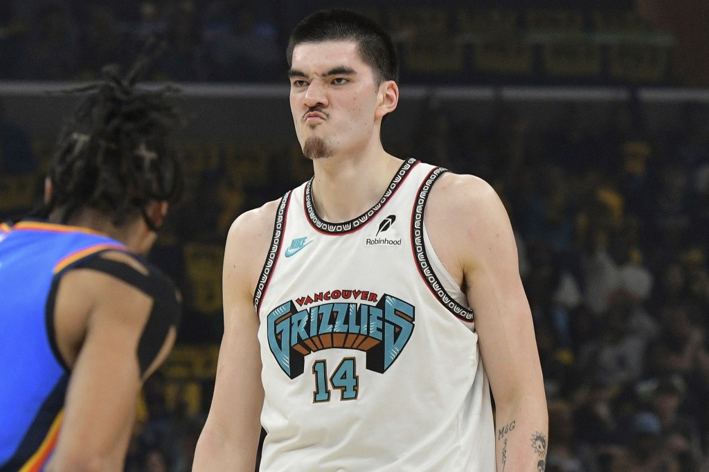 Zach Edey, Memphis Grizzlies player #14, during a game.