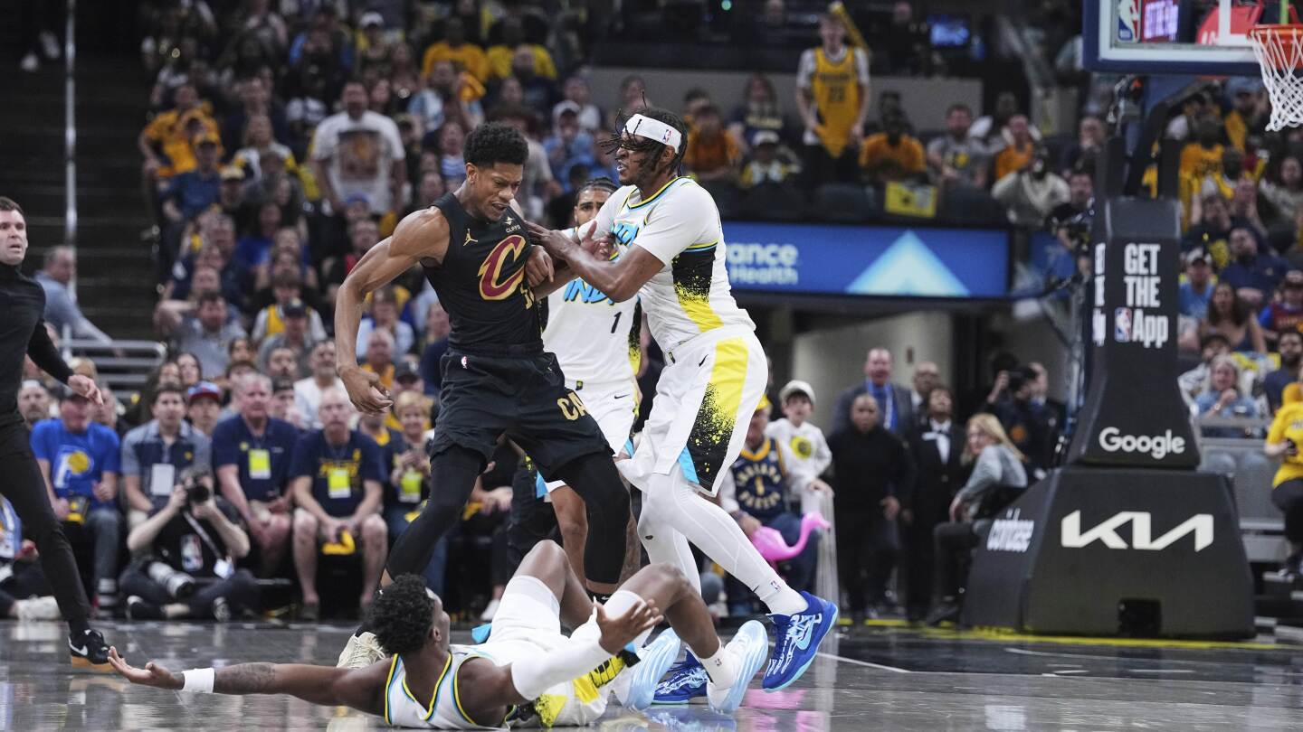 Pacers' Bennedict Mathurin ejected after hitting Cavs' Hunter in the chest with a closed fist
