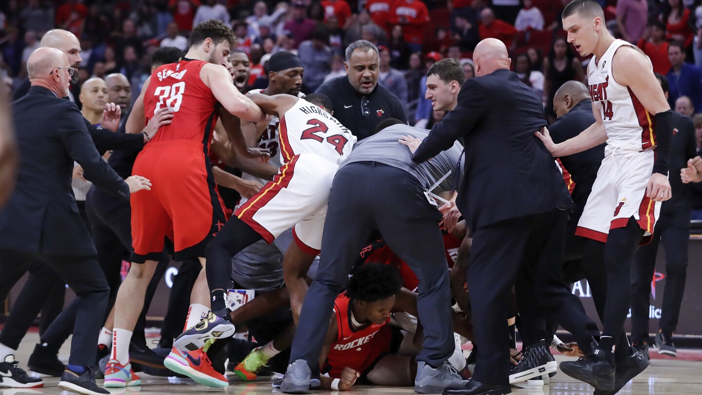 Thompson-Herro fight leads to ejections of multiple players and coaches in Heat's victory in Houston