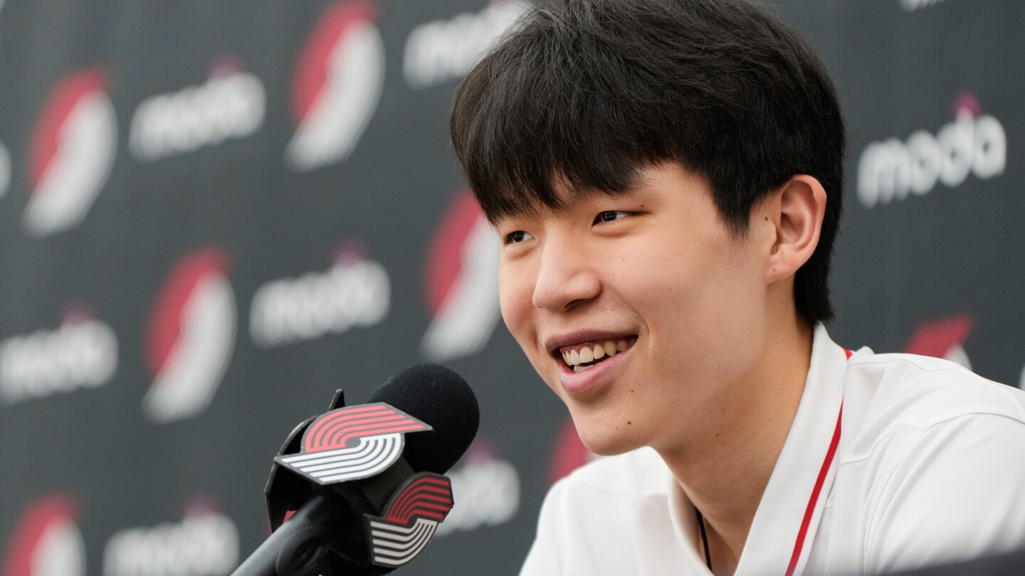 Chinese center Yang Hansen introduced as newest Trail Blazer