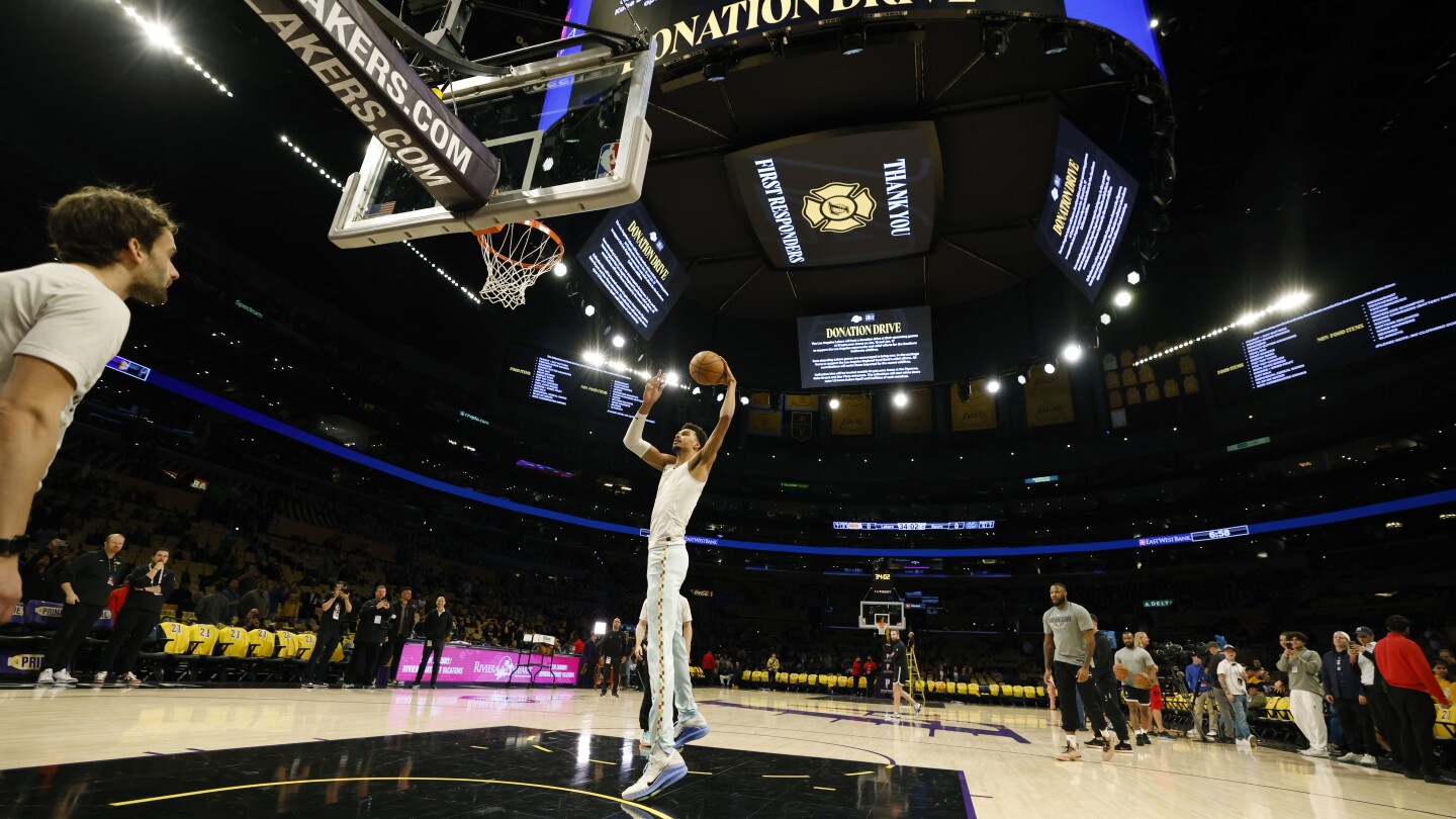 Lakers, Clippers return to their home courts after days of fire devastation across Los Angeles