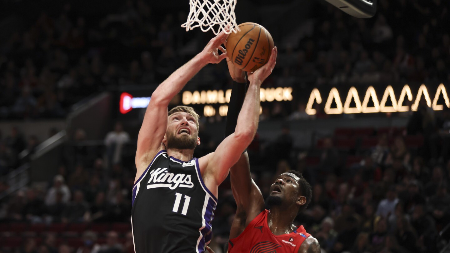 Simons has 30 and Blazers win sixth straight with 108-102 win over Kings