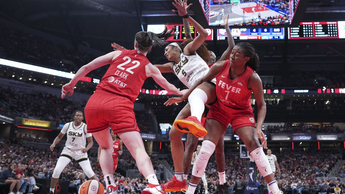 With record crowd watching, Sky get blown out by Fever in first WNBA game at United Center