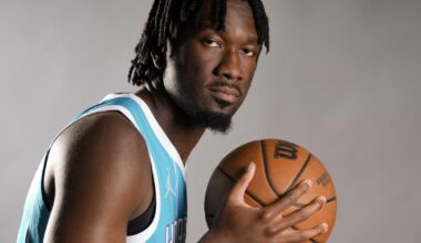 Lakers trade for Charlotte Hornets center Mark Williams