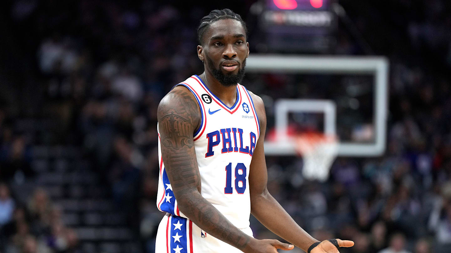 Philadelphia 76ers v Sacramento Kings