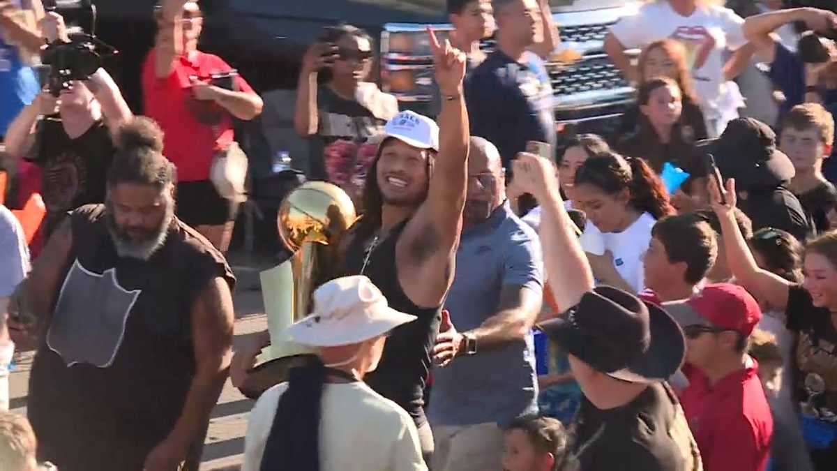Isaiah Joe, Jaylin Williams celebrate with fans