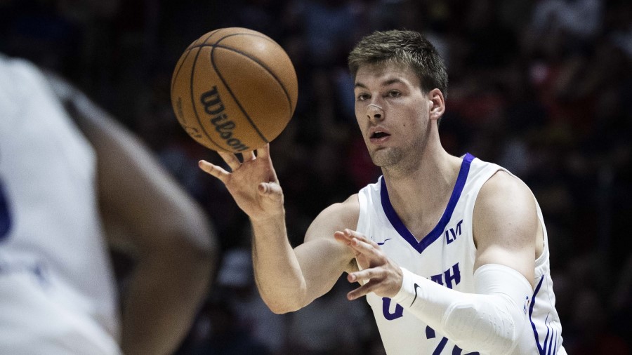 Utah Jazz forward Kyle Filipowski (22)