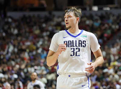 Cooper Flagg’s unpolished shooting mechanics spark concern after debut struggles in Dallas Mavericks