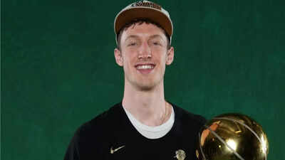 Drew Peterson of Boston Celtics signs two-way contract with Charlotte Hornets