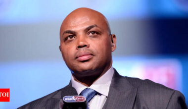 Charles Barkley Reflects on Being Humbled by Michael Jordan in the 1993 NBA Finals: “He Was Better Than Me” | NBA News