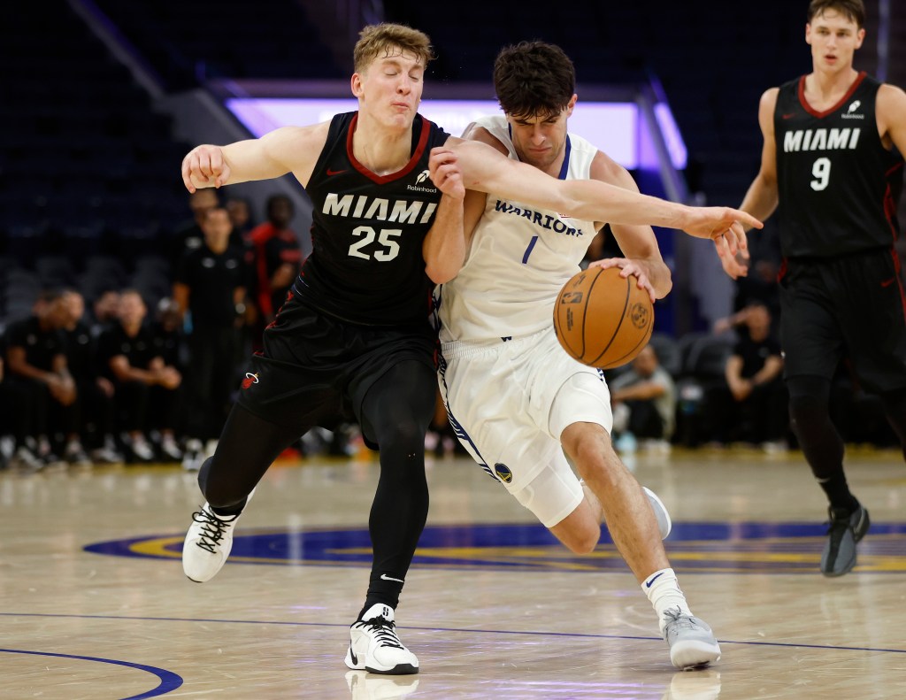 Warriors squad gets first look at Hansen Yang