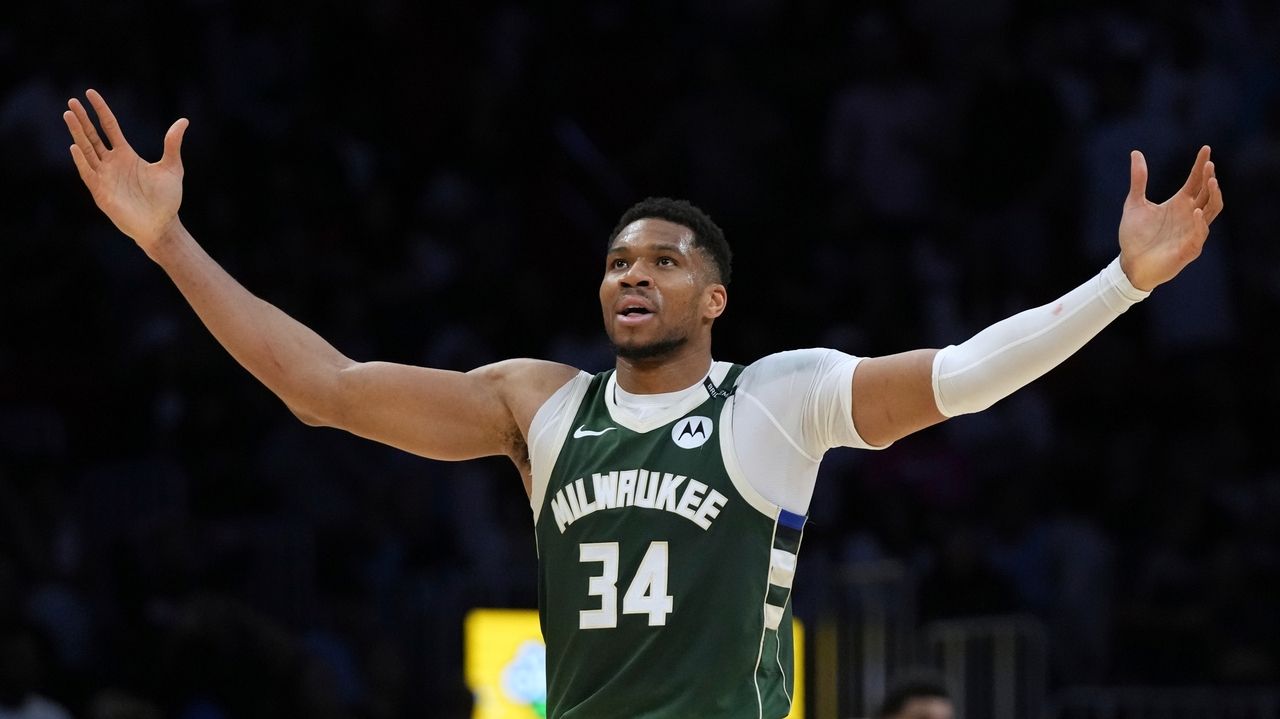 Bucks scratch Giannis Antetokounmpo against the Pelicans